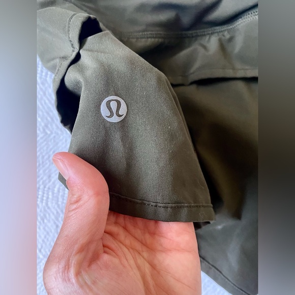 Lululemon Speed-Up Shorts - Picture 6 of 8